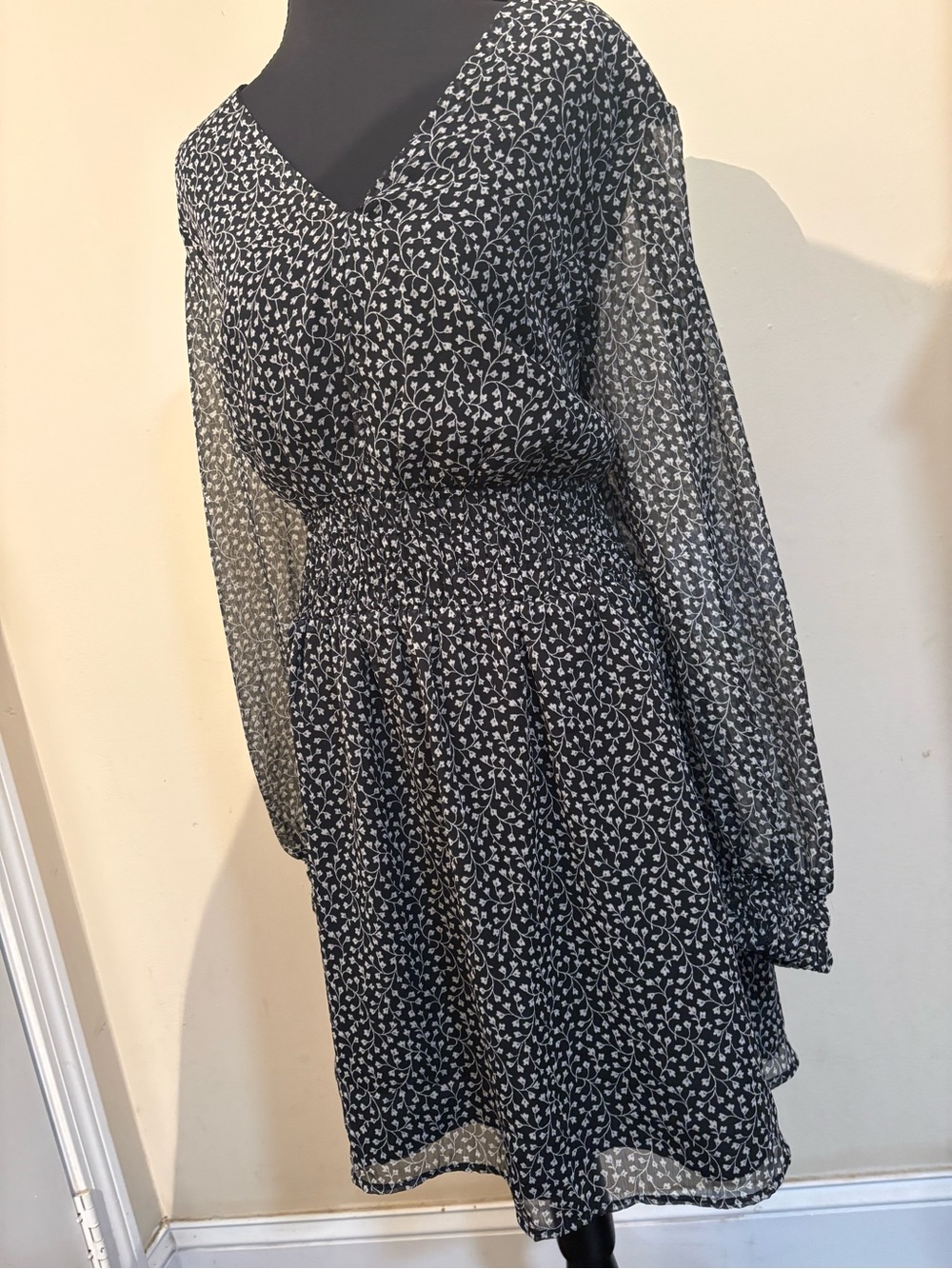 Old Navy Babydoll Dress-Slenderizing-4- Season-Floral.Flattering V-Neck